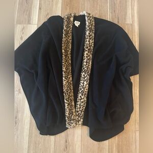 Northern Trails Fleece Cape/Wrap Leopard Trim OS